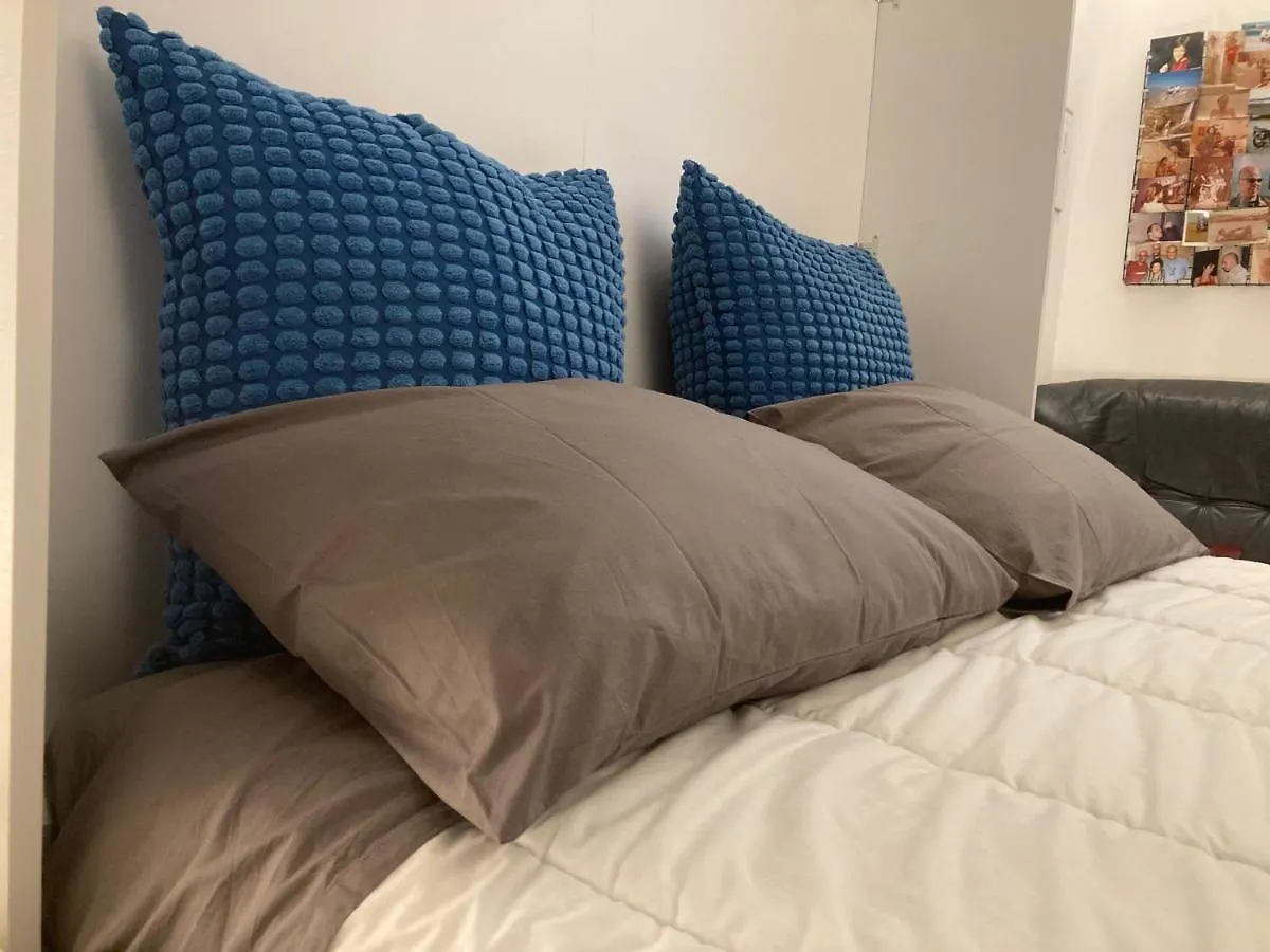 Δωμάτια σε οικογενειακή κατοικία Milan Nice Room